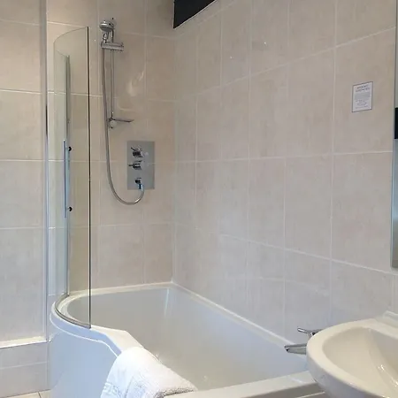 アスコット ハウス ゲストハウス 4*