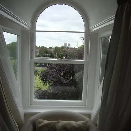 ゲストハウス アスコット ハウス