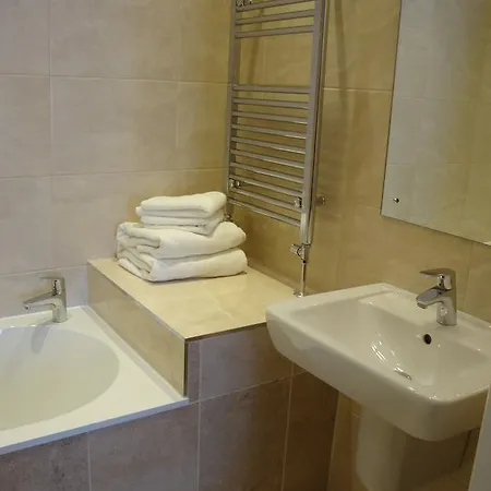 Ascot House 4* Йорк