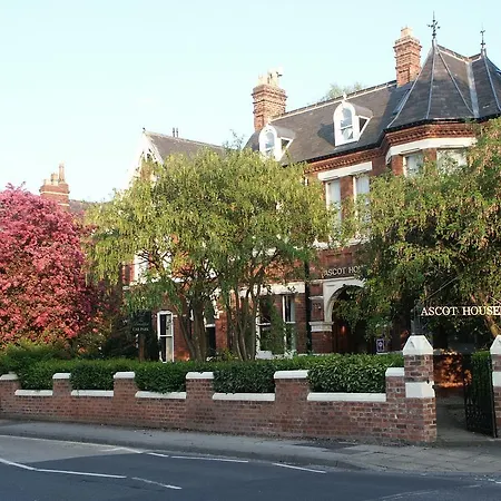 Ascot House 4* Йорк