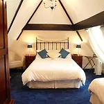 Ascot House Гостевой дом 4*