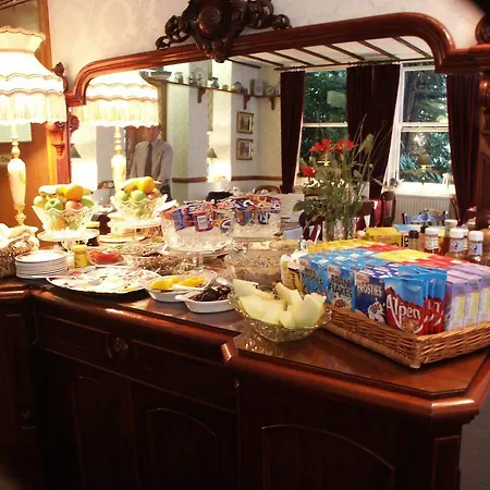 Ascot House 4* يورك