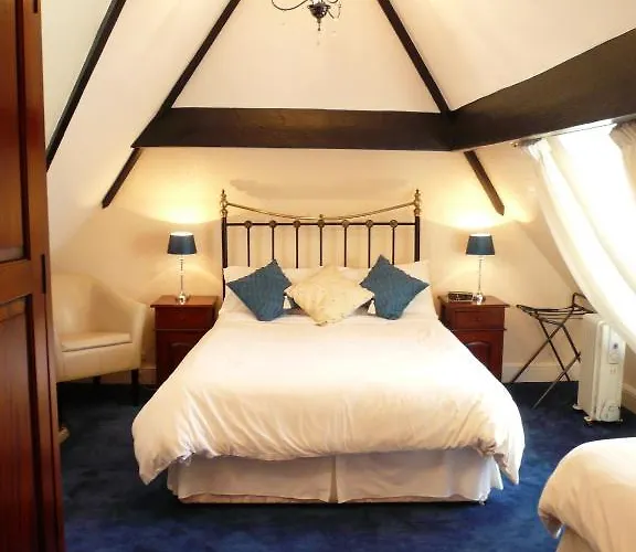 Ascot House Guest house 4*